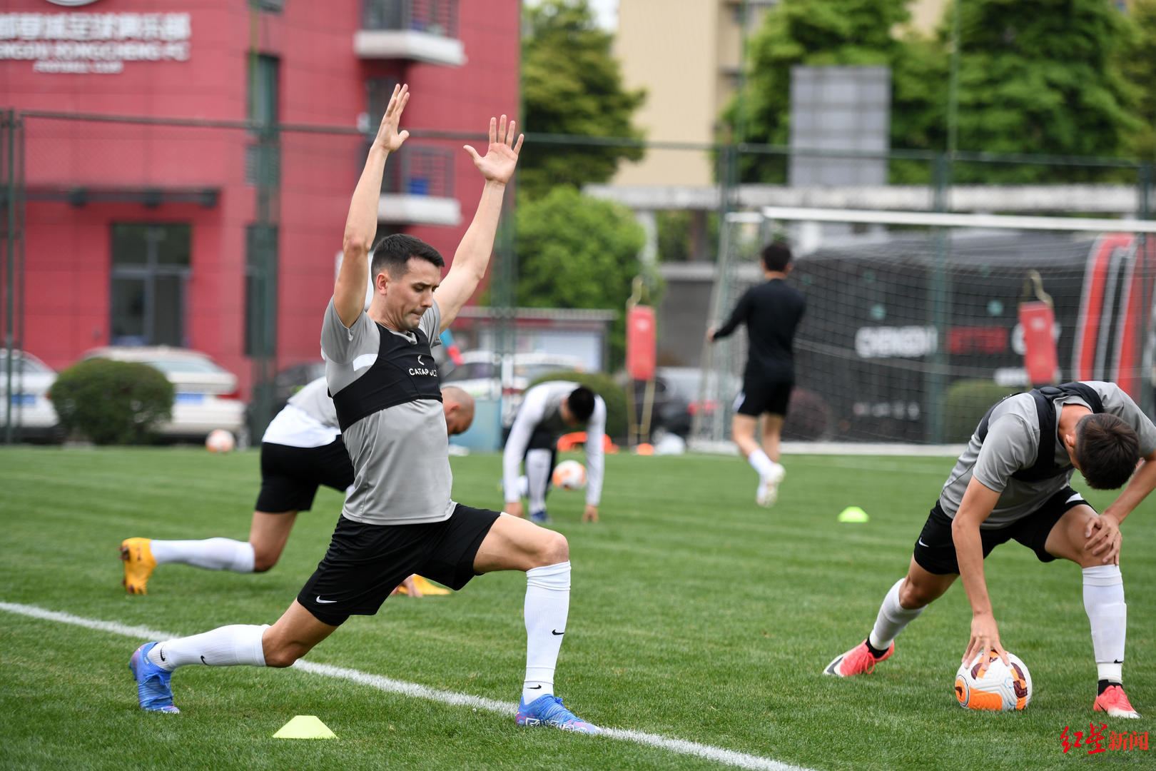 包含赛地聚焦：社区盾今夜热度飙升，成都蓉城官宣签约，震撼外界，数据趋势出现新变化的词条-开云入口